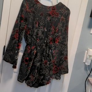 🌹FLORAL🌹ROMPER WITH TIE BACK